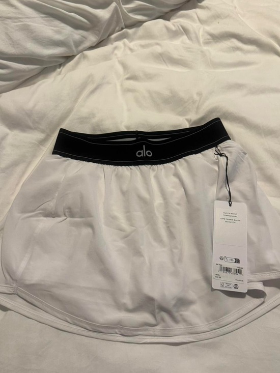 Meet the Posher Dresses & Skirts - ALO Yoga White Mini Skort with Black Waistband